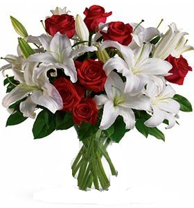 Bouquet lilium bianchi e Rose Rosse