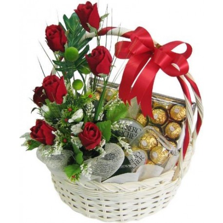 San Valentino Rose rosse con cioccolatini - Flower Delivery Roma