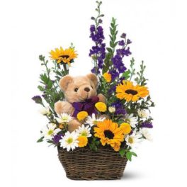 cesto di fiori freschi composizione con girasoli e orsetto peluche