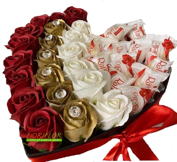 scatola di rose a forma di cuore