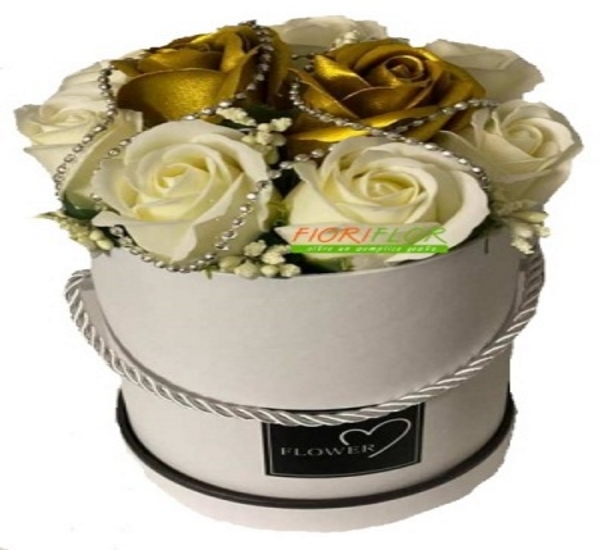 Box regalo composizione di rose di sapone bianche e color oro