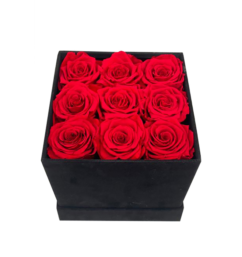 Scatola regalo composizione di 9 rose rosse stabilizzate