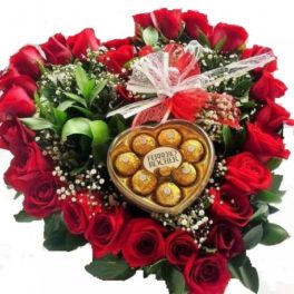 composiozne a cuore rose rosse e ferrero cioccolatini