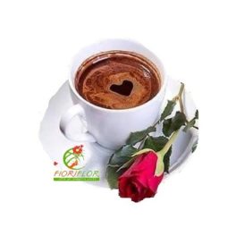 rosa rossa con caffè in tazza