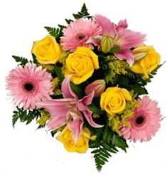 Bouquet con rose gialle, gerbere e lilium rosa