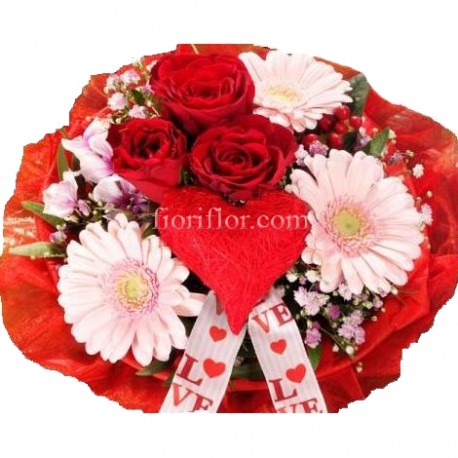 Bouquet con rose rosse, gerbere rosa,