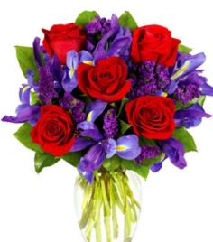 bouquet con rose rosse, iris blu e statice