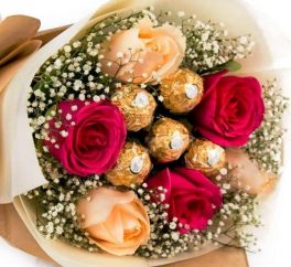 bouquet di rose rosse e rosa con ferrero rocher